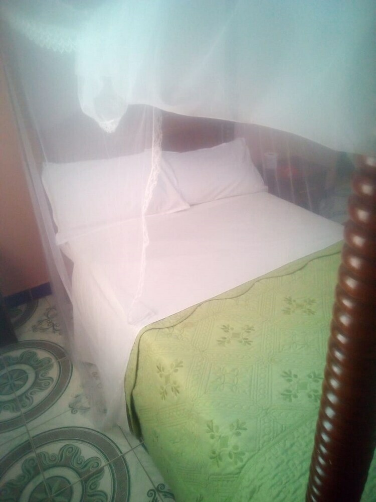 Hotel Famouse Guest House