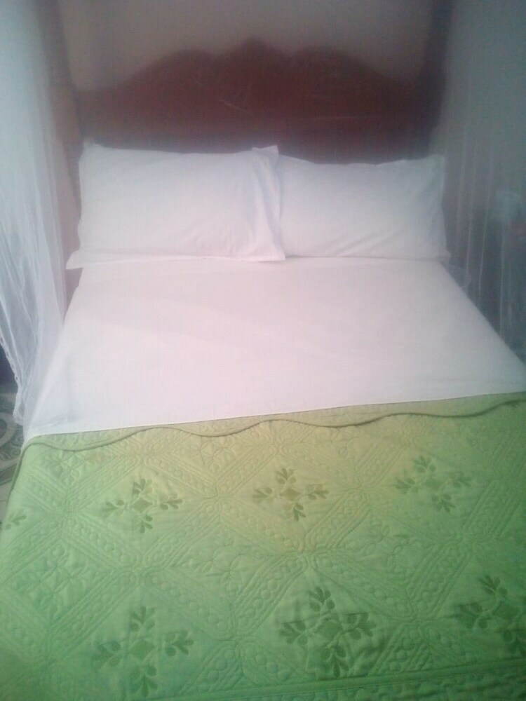 Hotel Famouse Guest House