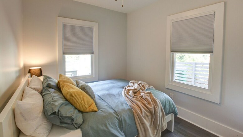 9 Bedroom, South Mint Street