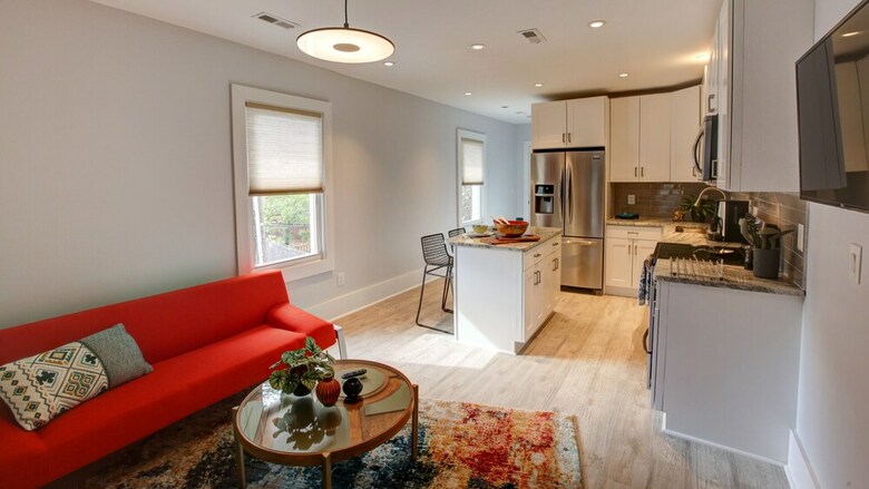 9 Bedroom, South Mint Street