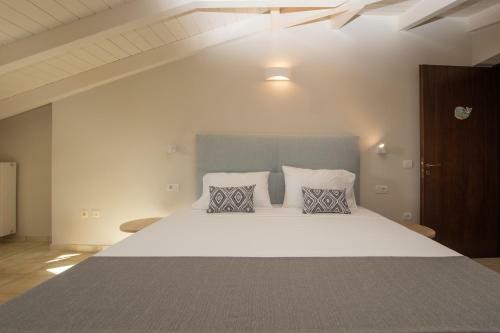 Hotel Golden Coast Boutique - Luxury Living