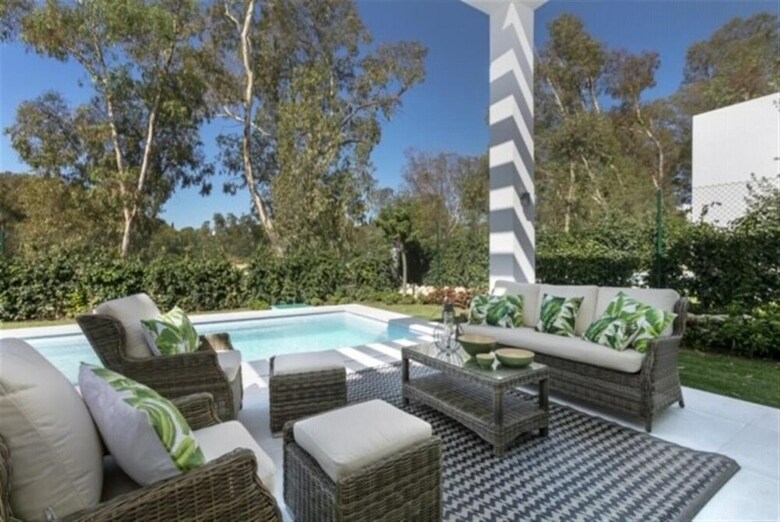 Stunning Detached Villa With Pool