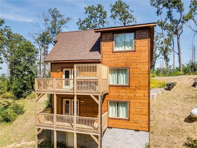 Cabana Walnut Ridge, 3 Bedrooms, Private, Pool Table, View, Hot Tub, Sleeps 11