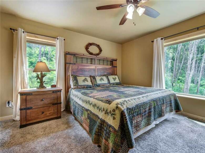 Cabana Walnut Ridge, 3 Bedrooms, Private, Pool Table, View, Hot Tub, Sleeps 11