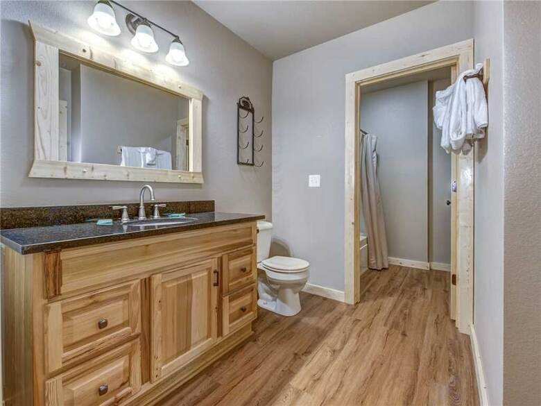 Cabana Walnut Ridge, 3 Bedrooms, Private, Pool Table, View, Hot Tub, Sleeps 11