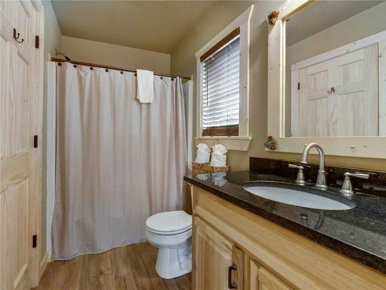 Cabana Walnut Ridge, 3 Bedrooms, Private, Pool Table, View, Hot Tub, Sleeps 11