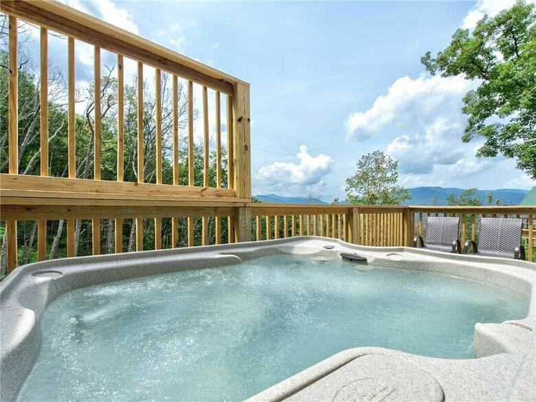 Cabana Walnut Ridge, 3 Bedrooms, Private, Pool Table, View, Hot Tub, Sleeps 11