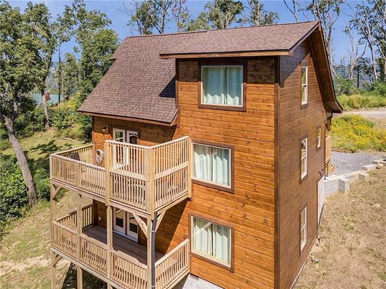 Cabana Walnut Ridge, 3 Bedrooms, Private, Pool Table, View, Hot Tub, Sleeps 11
