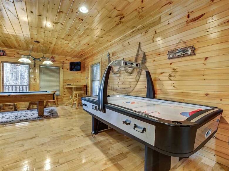 Cabana Truly Blessed, 3 Bedrooms, Hot Tub, Sleeps 10