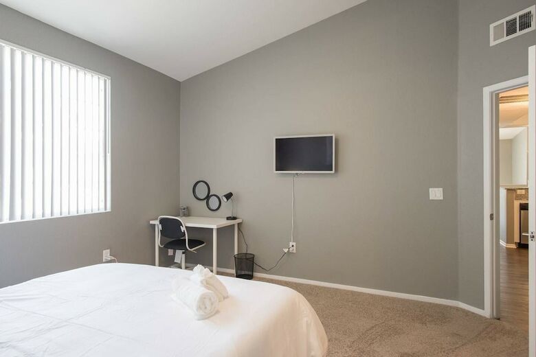 Apartamento Modern Quiet Home - 15 Minutes To Strip With Pool!