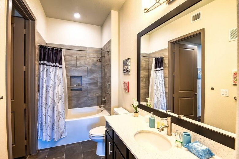 Brand New Modern Condo Pool Very Quiet & Safe