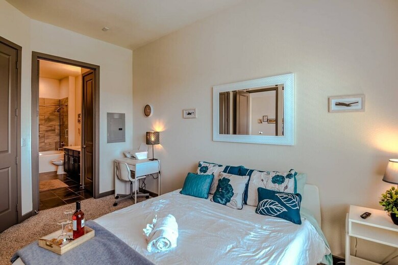 Brand New Modern Condo Pool Very Quiet & Safe