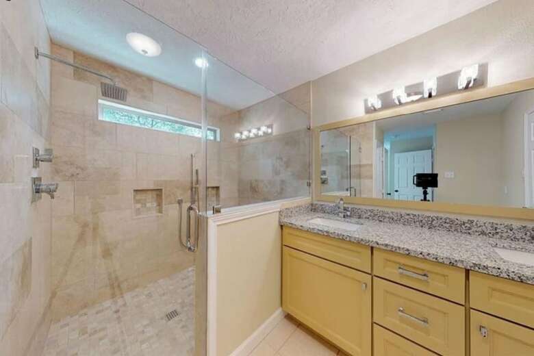 Beautiful Home In The Woodlands Best Location!