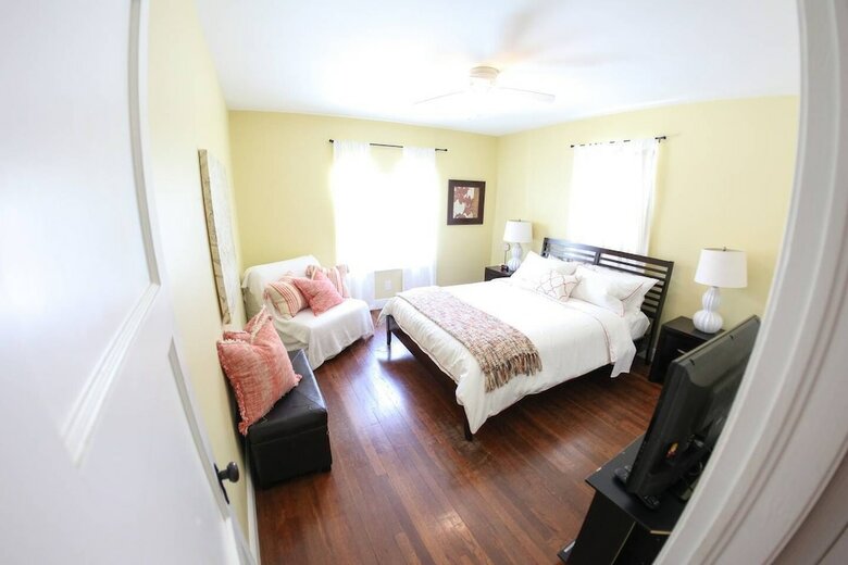 Beautiful Home Close To The Beach W/ Pool & Patio