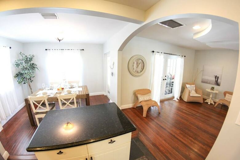 Beautiful Home Close To The Beach W/ Pool & Patio