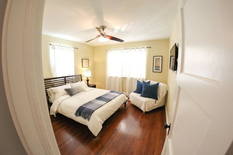 Beautiful Home Close To The Beach W/ Pool & Patio