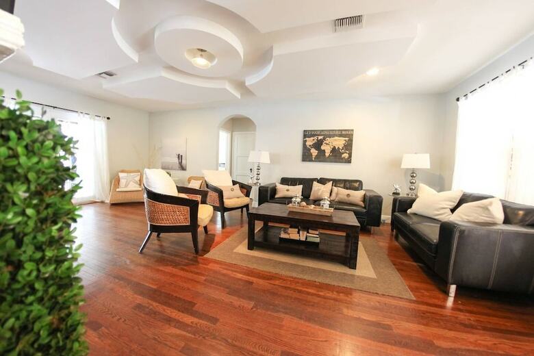 Beautiful Home Close To The Beach W/ Pool & Patio