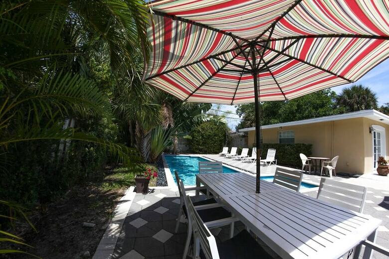 Beautiful Home Close To The Beach W/ Pool & Patio