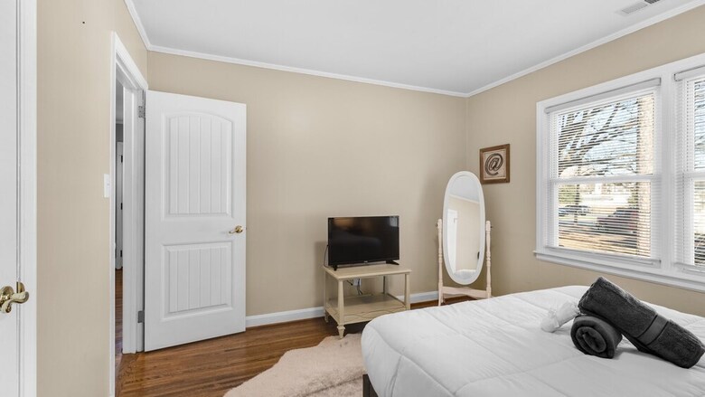 2 Bedroom, Mockingbird Lane