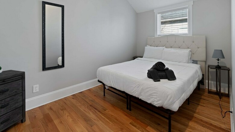 8 Bedroom, Harrill Street