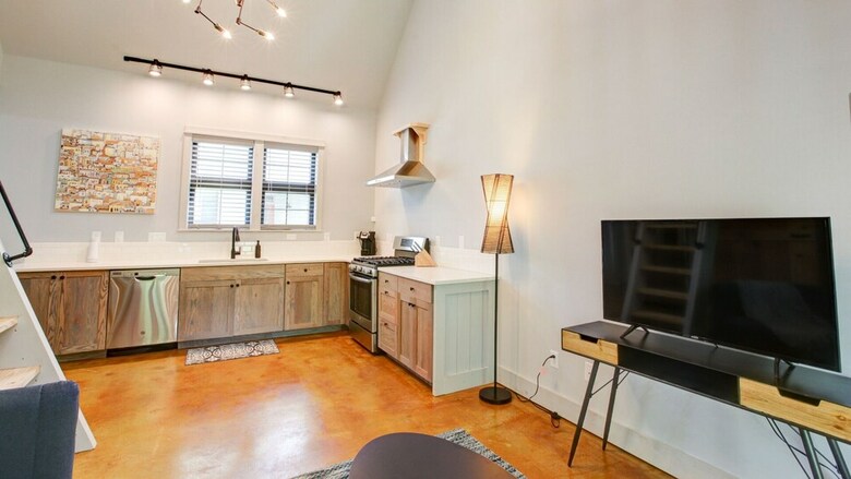 5 Bedroom, East 18th Street