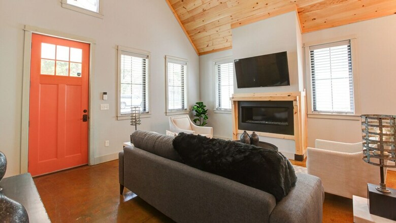 5 Bedroom, East 18th Street