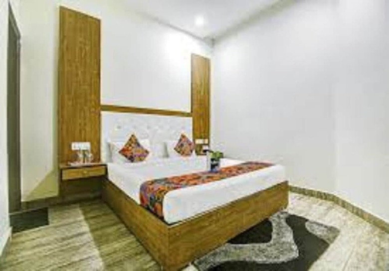 Hotel Lazeeno Classic