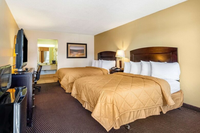 Motel Rodeway Inn & Suites