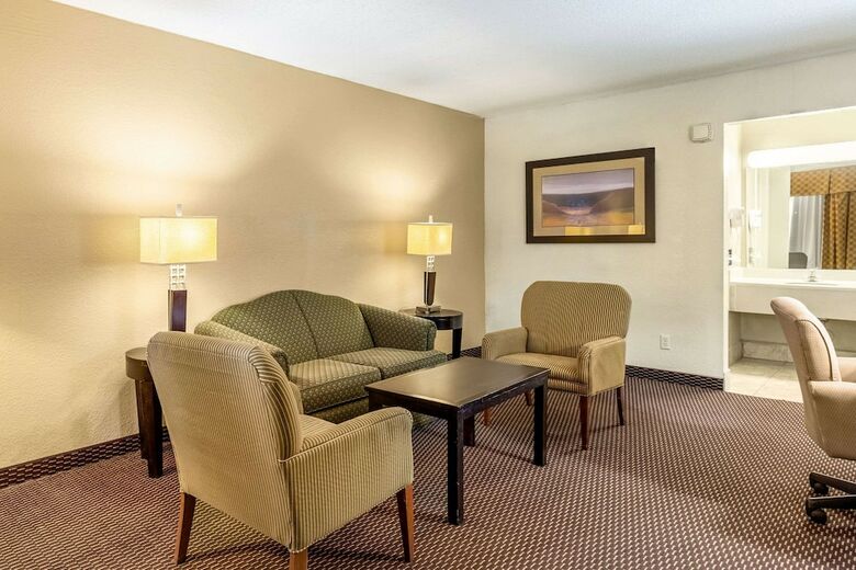 Motel Rodeway Inn & Suites