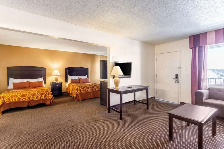 Motel Rodeway Inn & Suites