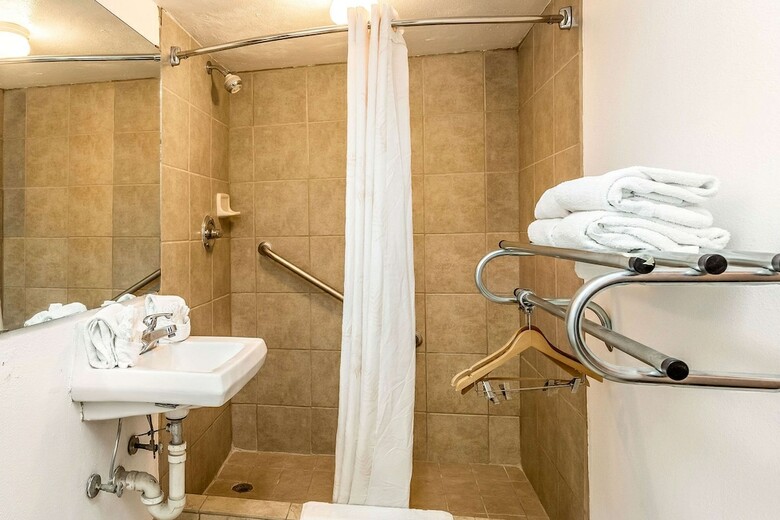 Motel Rodeway Inn & Suites