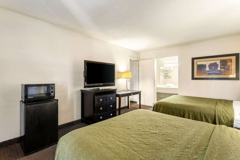 Motel Rodeway Inn & Suites