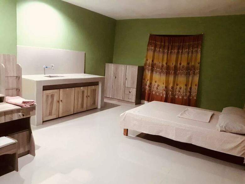Hotel Rozay Travellers Inn