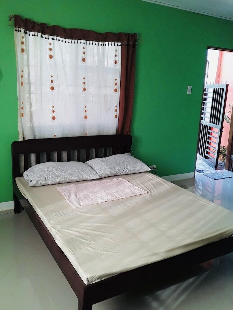 Hotel Rozay Travellers Inn