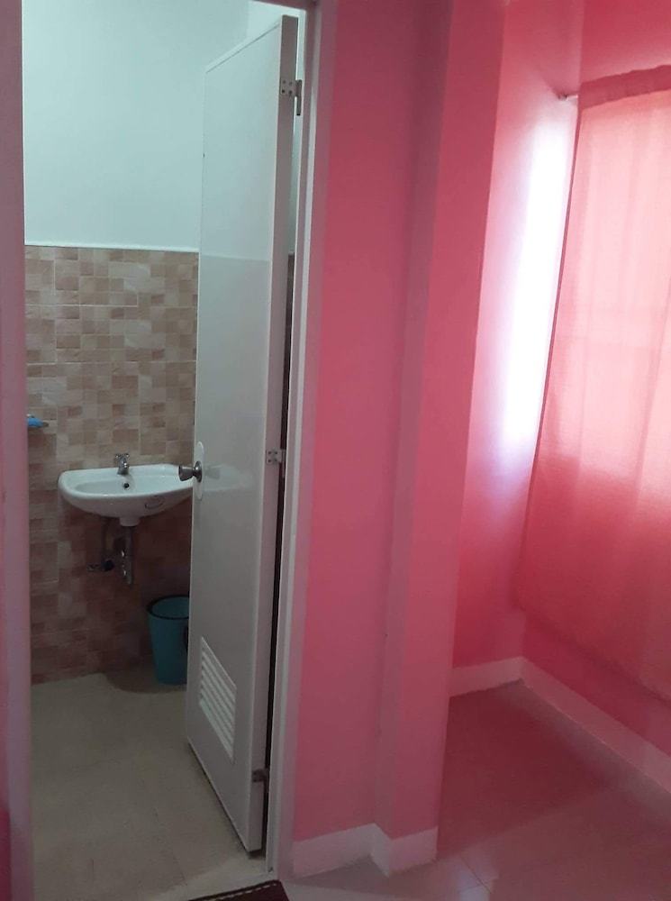 Hotel Rozay Travellers Inn