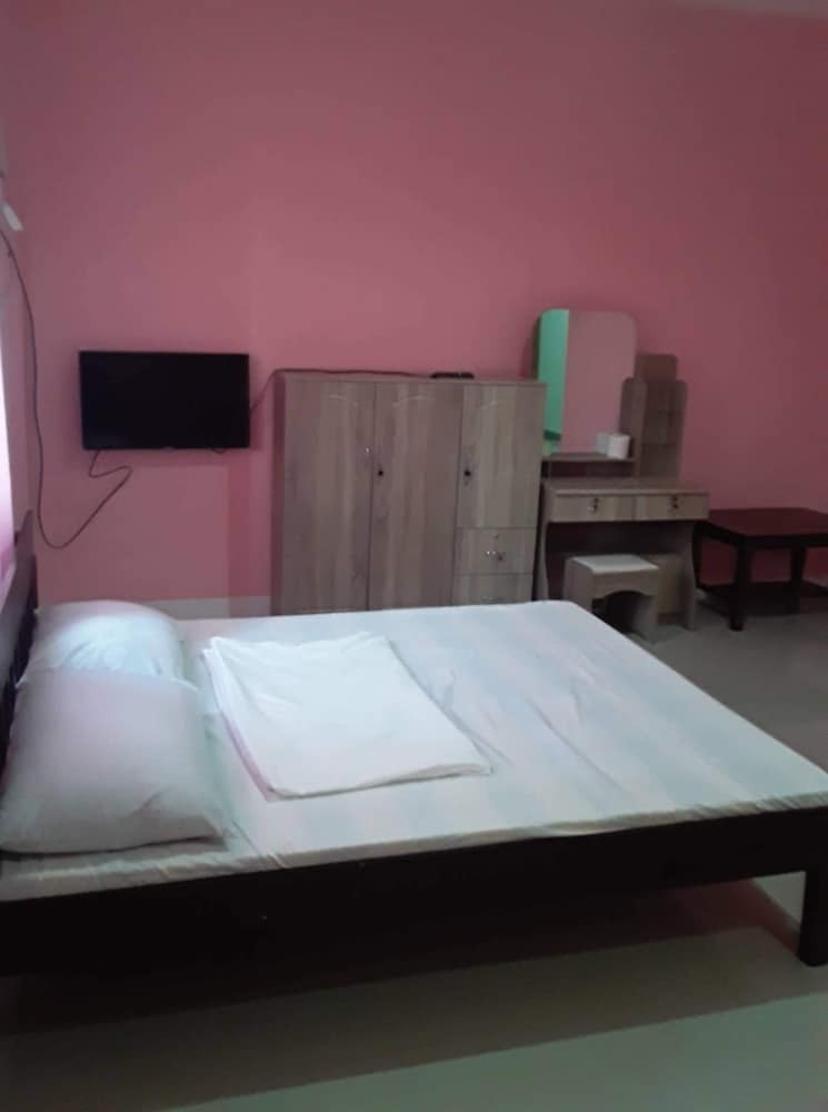 Hotel Rozay Travellers Inn
