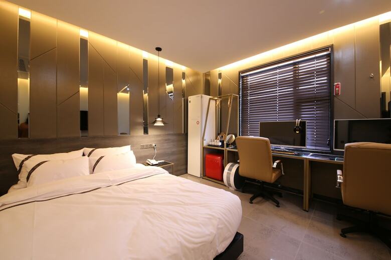 Divine Hotel