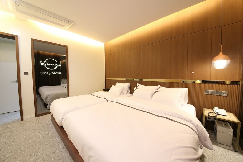 Divine Hotel