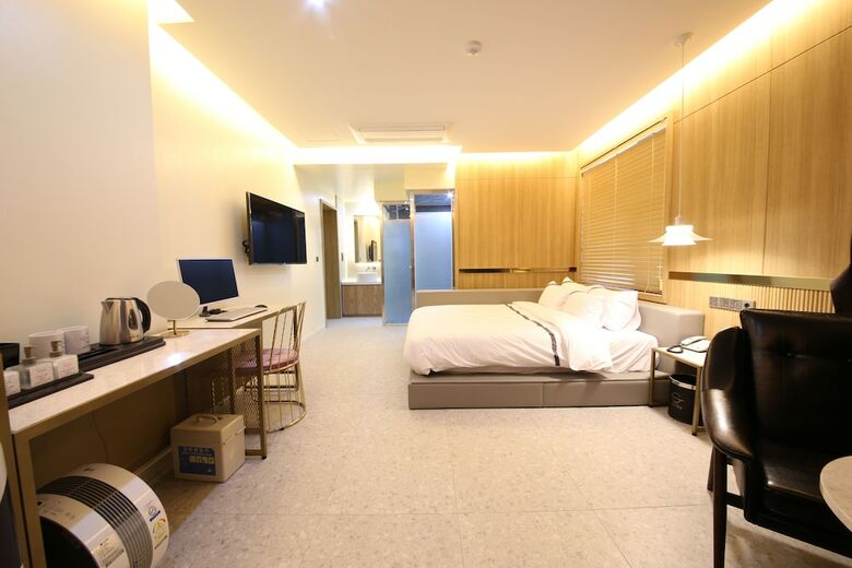 Divine Hotel