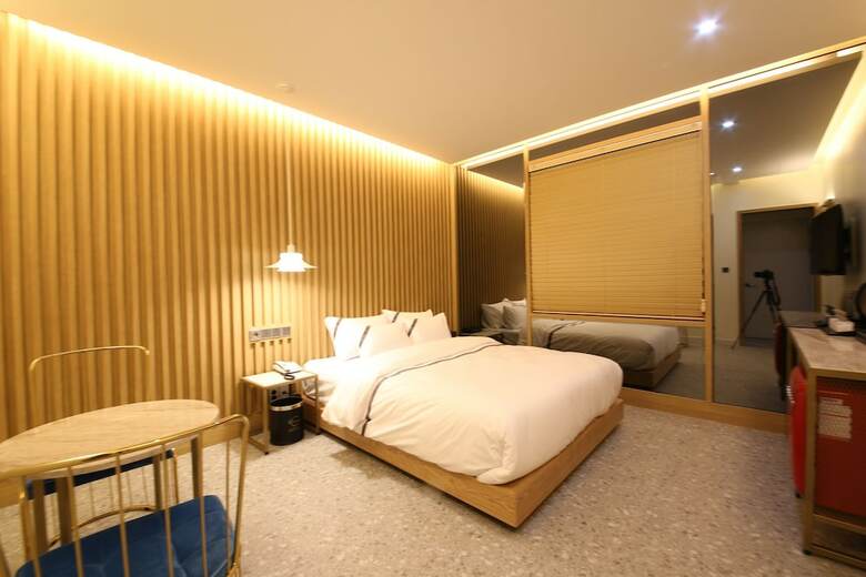 Divine Hotel