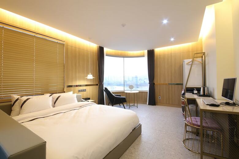 Divine Hotel
