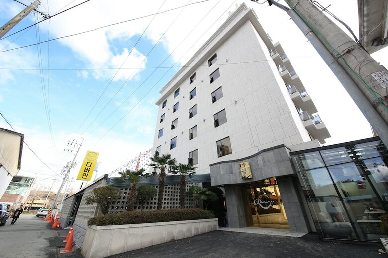 Divine Hotel