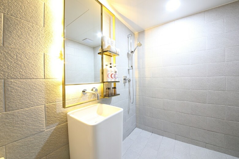 Divine Hotel