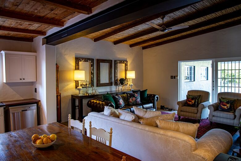 Hotel Oak Falls Accomodation