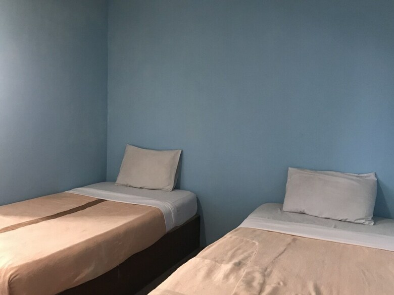 Spot On 89916 Gold Star Hotel