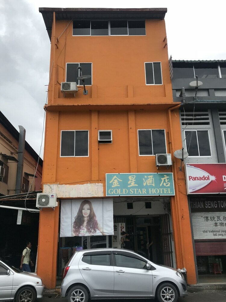Spot On 89916 Gold Star Hotel