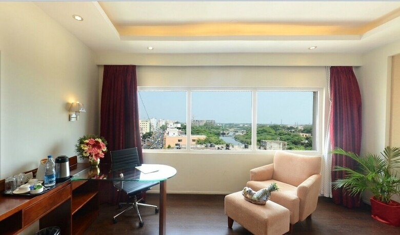 Hotel Royal Regency Lifotel By Crossway