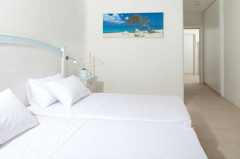 Villa Aurora III Bythe Pearls Collection