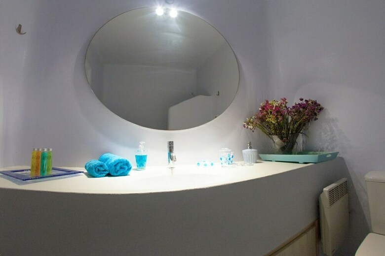 Villa Aurora III Bythe Pearls Collection
