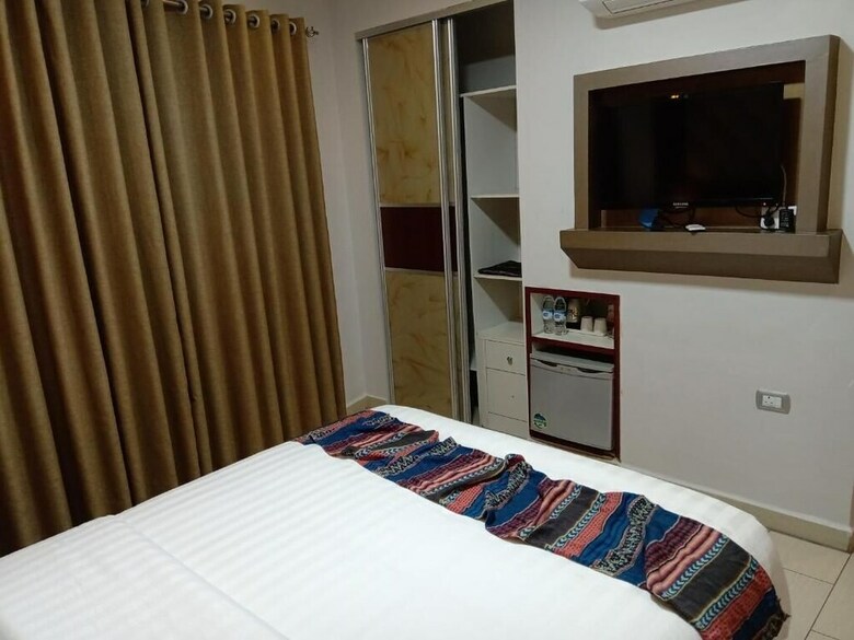 Seven Days Hotel